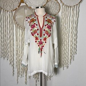 Johnny Was Embroidered Roll Tab Sleeve White Rayon Blouse Oversized Small